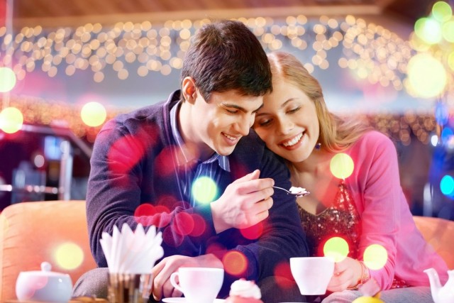 couple-date-night-cake