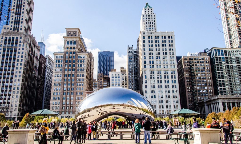 Chaos w centrum Chicago – setki młodych ludzi na ulicy