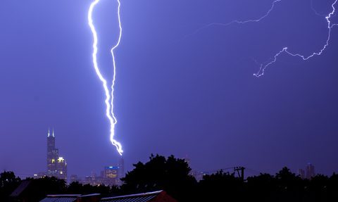 Alert pogodowy dla Chicago i okolic – burze, grad i silny wiatr