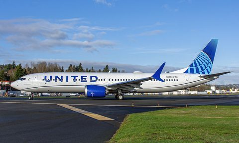 United Airlines podnosi opłaty za bagaż