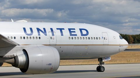 Agresywny pasażer wymusił lądowanie awaryjne samolotu z Niemiec do Chicago