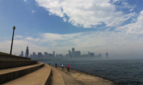 Wiatr zepchnął wózek z niemowlęciem do jeziora Michigan