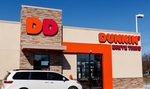 Jeep wjechał w Dunkin’a przy Irving Park i Harlem w Chicago