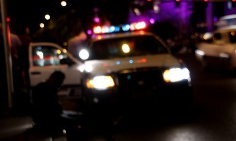 Policjant na “podwójnym gazie” rozbił radiowóz