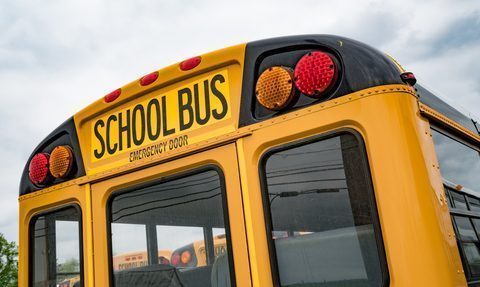 Poważny wypadek z udziałem szkolnego autobusu w Arlington Heights