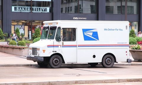 Śmiertelny wypadek w Des Plaines z udziałem auta poczty