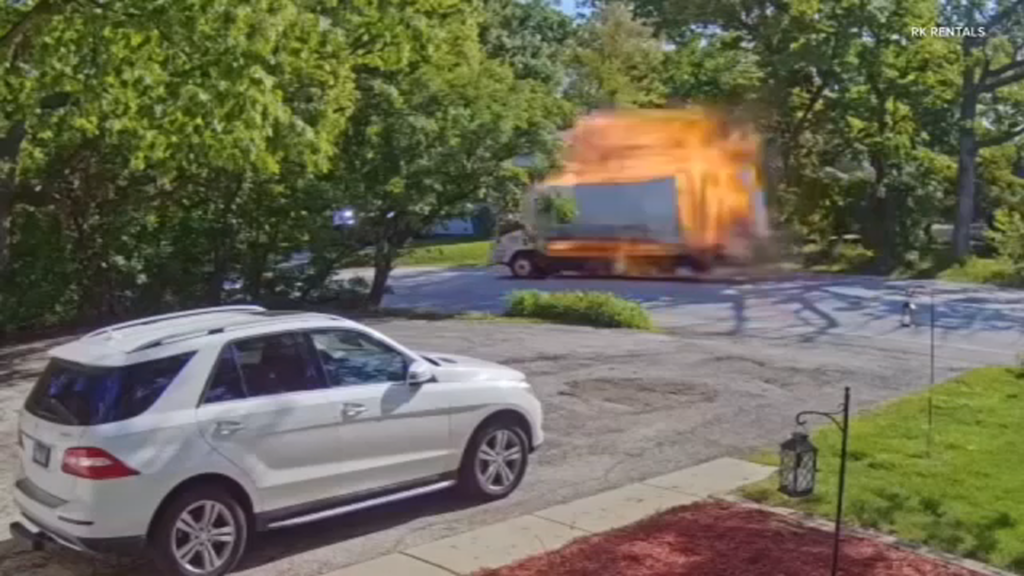 Eksplozja auta w Addison: 1 osoba ranna, 4 domy uszkodzone