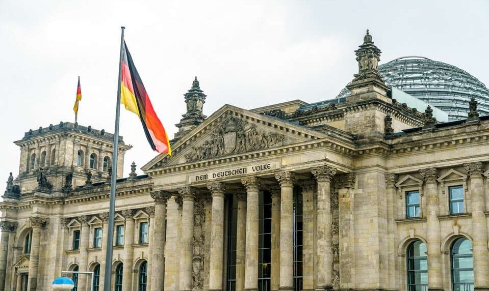 Spór o tęczowe flagi w Bundestagu. „To nie jest namiot cyrkowy”