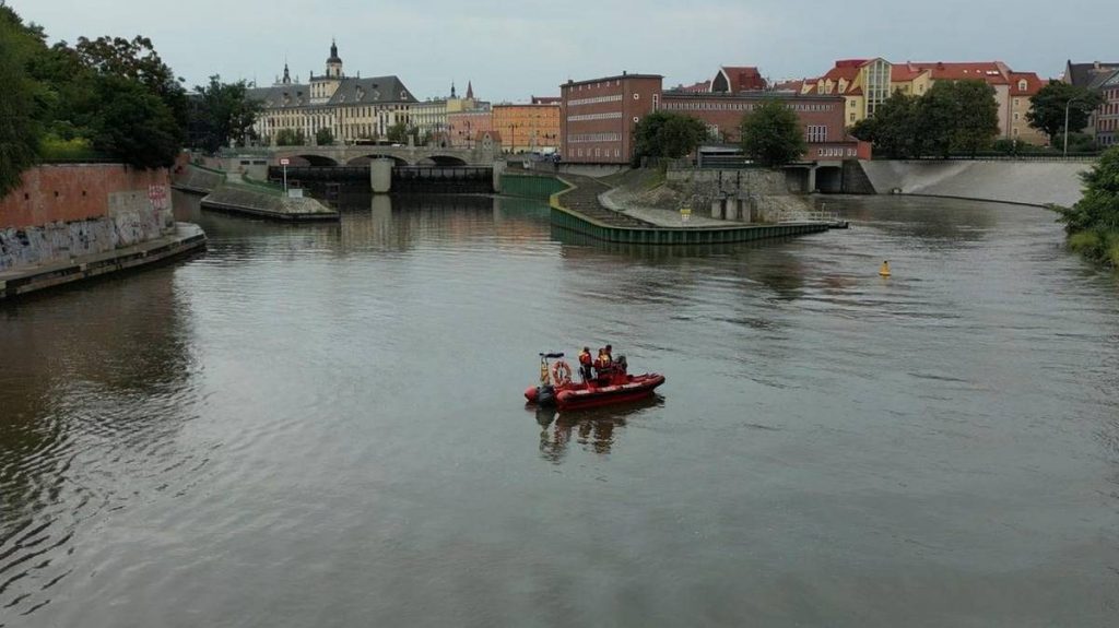 Wrocław: Z Odry wyłowiono ciało młodego mężczyzny