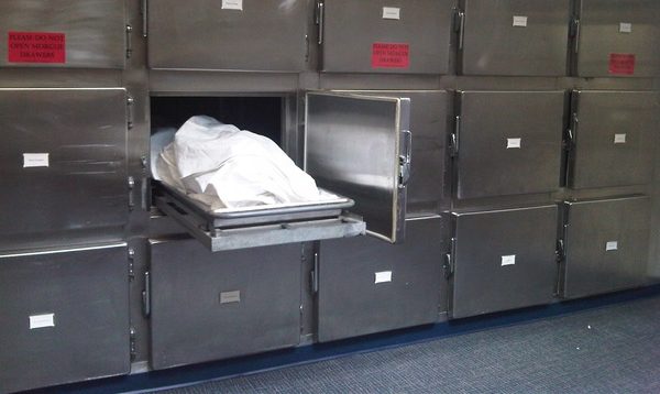 Zmarł z przepicia, odżył w kostnicy i… wrócił na imprezę