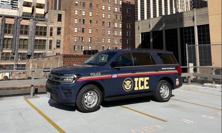 ICE publikuje zdjęcie z centrum Chicago