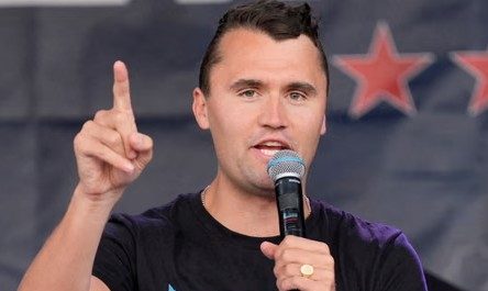 Morderstwo Charliego Kirka: FBI publikuje pierwsze zdjęcia podejrzanego z obławy