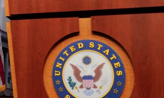 Epstein twierdził, iż Trump „wiedział o dziewczynach” – ujawniono e-maile opublikowane przez Demokratów