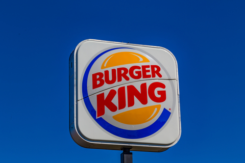 24-latek dźgnięty nożem w Burger King przy Irving park i Narragansett