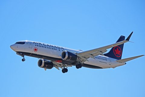 Samolot uderzył w wóz strażacki, 2 osoby nie żyją