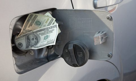 Szokujące ceny paliwa – choćby $9,99 za galon