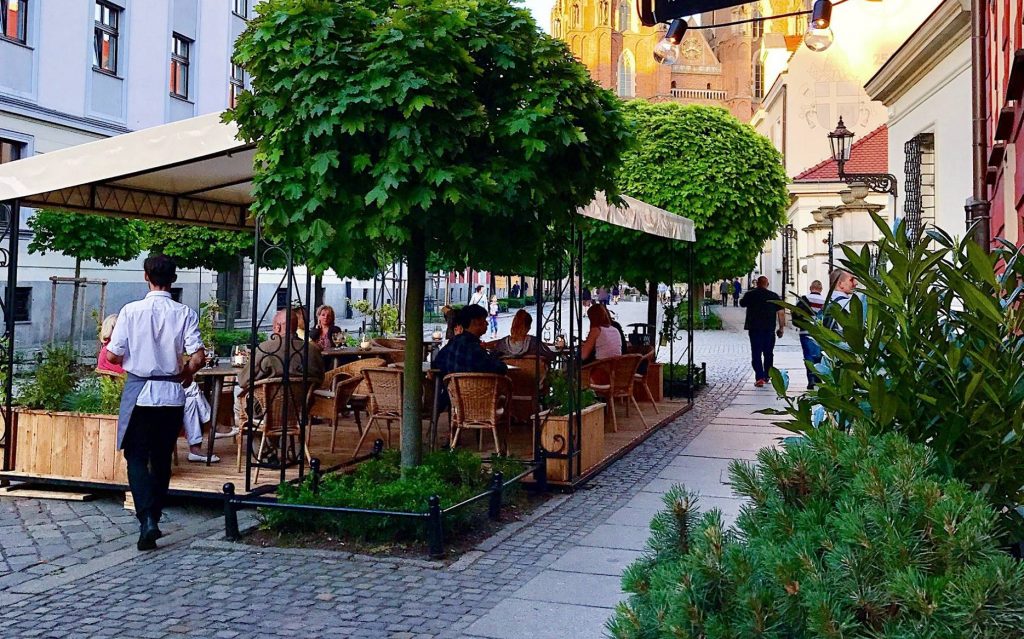 Nowe przepisy uderzą w restauracyjne ogródki