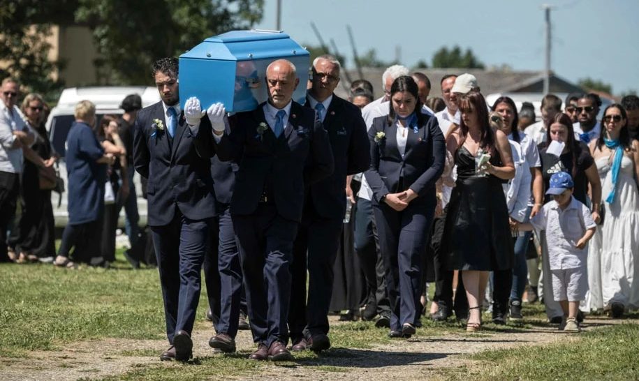 Francja żegna 11-letnią Lyhannę. Tragedia wywołała falę oburzenia