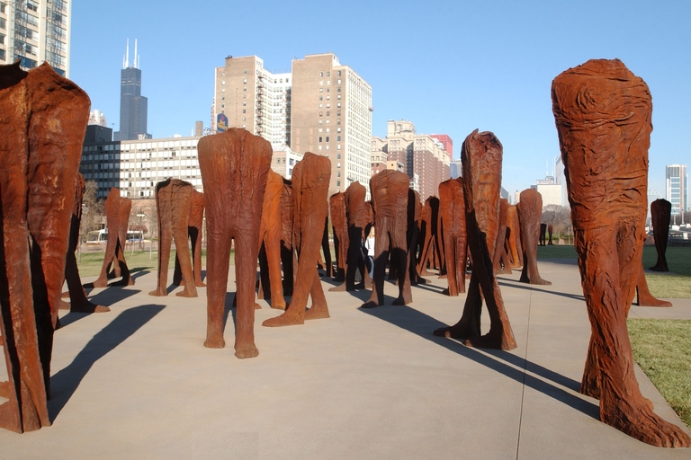 Tajemnicze „nogi” w downtown Chicago
