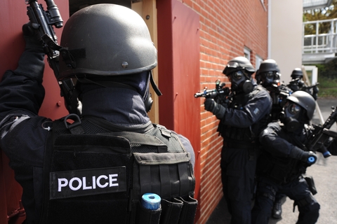 Strzelanina w Albany Park, wśród rannych funkcjonariusz SWAT